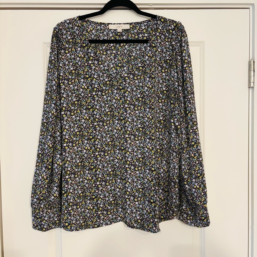 LOFT Black Floral V-Neck Blouse. XL. Great Condition.